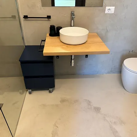 House 3* 包内伊
