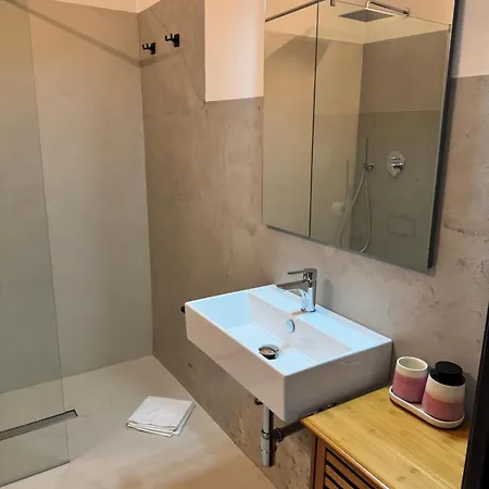 House 3* 包内伊